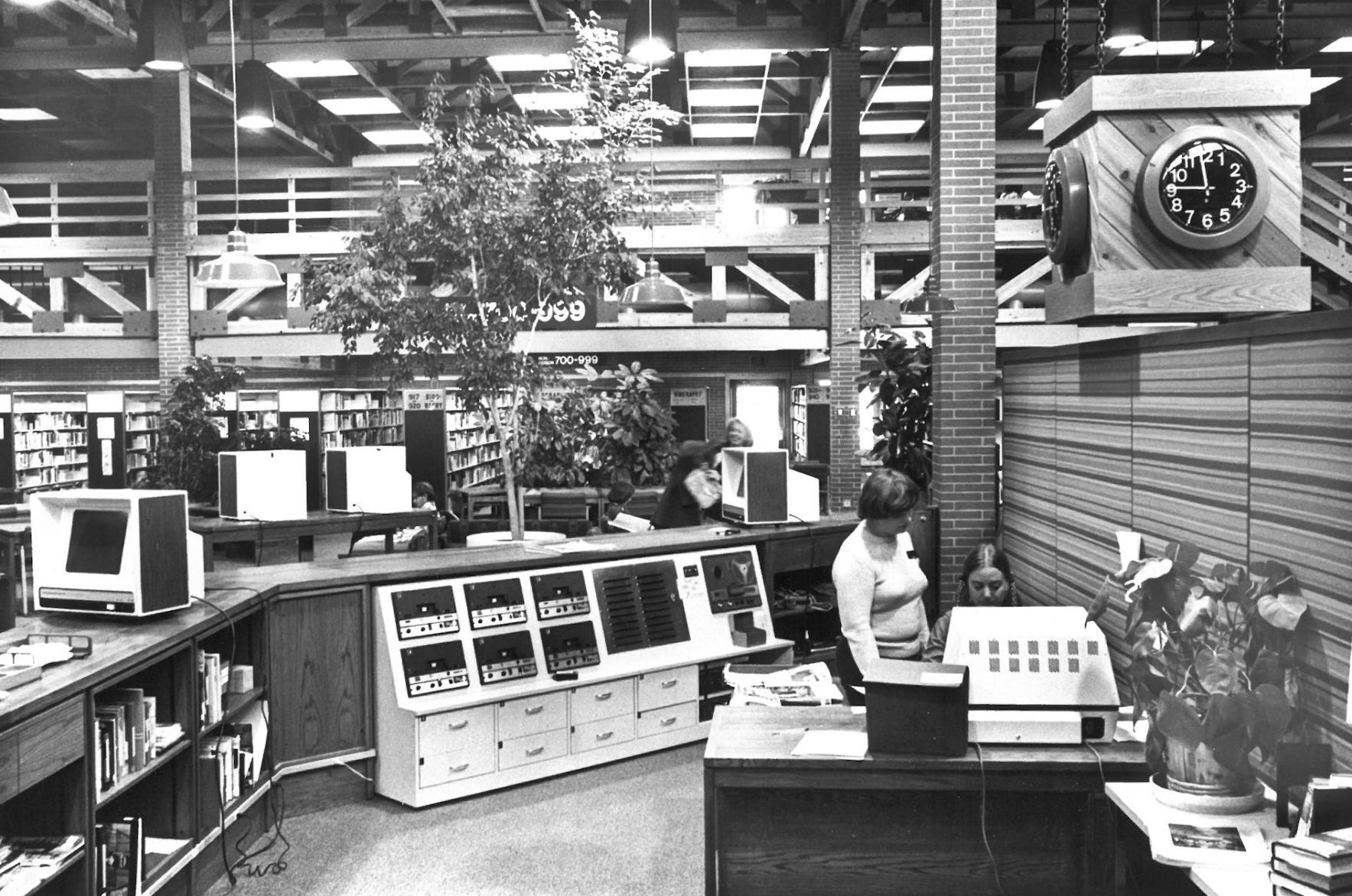 The 1976 opening of the current library